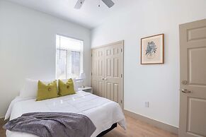 Luxury Central Apartment with Gym