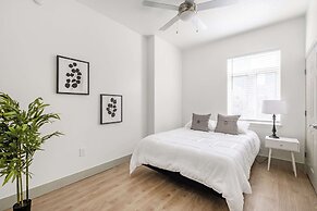 Luxury Central Apartment with Gym