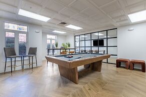 Luxury Central Apartment with Gym