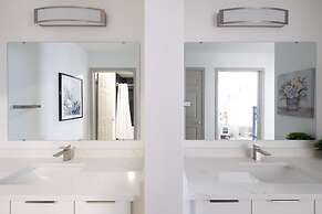 Luxury Central Apartment with Gym