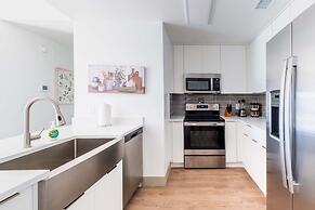 Luxury Central Apartment with Gym