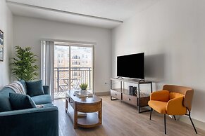 Luxury Central Apartment with Gym