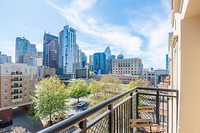 Luxury Central Apartment with Gym