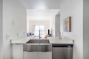 Luxury Central Apartment with Gym