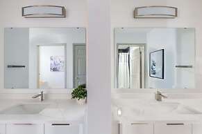 Luxury Central Apartment with Gym