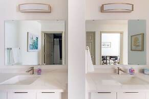 Luxury Central Apartment with Gym