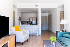 Luxury Central Apartment with Gym