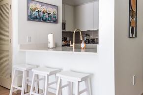 Luxury Central Apartment with Gym