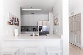 Luxury Central Apartment with Gym