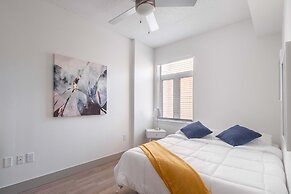 Luxury Central Apartment with Gym