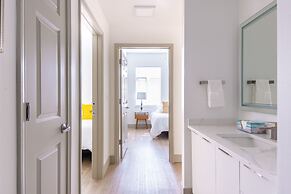 Luxury Central Apartment with Gym