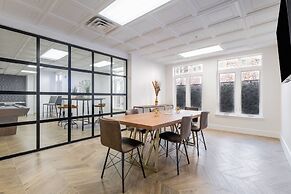 Luxury Central Apartment with Gym