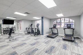 Luxury Central Apartment with Gym