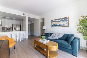 Luxury Central Apartment with Gym