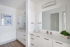 Luxury Central Apartment with Gym