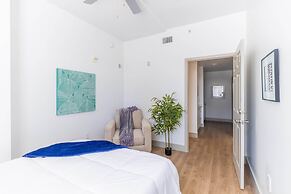 Luxury Central Apartment with Gym