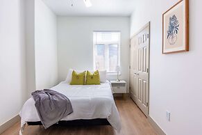 Luxury Central Apartment with Gym