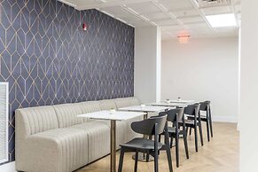 Luxury Central Apartment with Gym