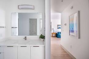 Luxury Central Apartment with Gym