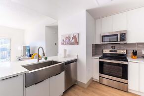 Luxury Central Apartment with Gym