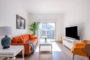 Luxury Central Apartment with Gym