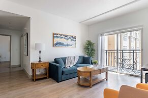 Luxury Central Apartment with Gym