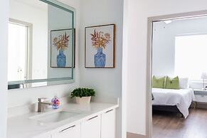 Luxury Central Apartment with Gym