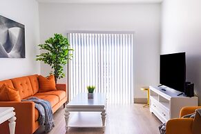 Luxury Central Apartment with Gym