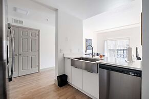 Luxury Central Apartment with Gym