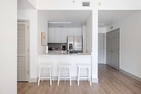 Luxury Central Apartment with Gym