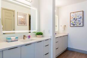 Luxury Central Apartment with Gym