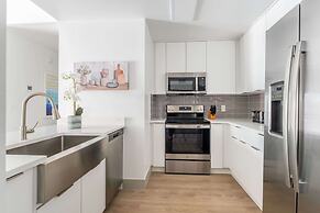 Luxury Central Apartment with Gym