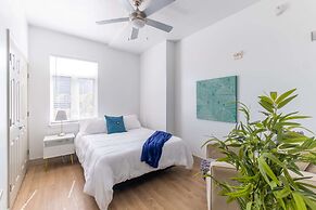 Luxury Central Apartment with Gym