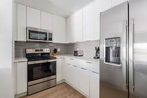 Luxury Central Apartment with Gym