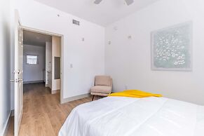 Luxury Central Apartment with Gym