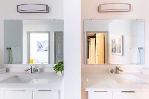 Luxury Central Apartment with Gym