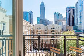 Luxury Central Apartment with Gym