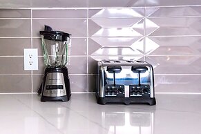 Luxury Central Apartment with Gym