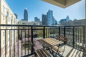 Luxury Central Apartment with Gym