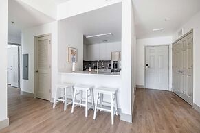 Luxury Central Apartment with Gym