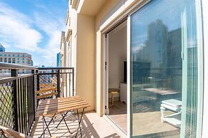 Luxury Central Apartment with Gym