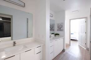 Luxury Central Apartment with Gym