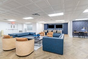 Luxury Central Apartment with Gym