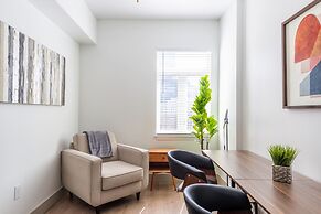 Luxury Central Apartment with Gym