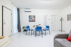 Chic Pop Apartment in Livorno