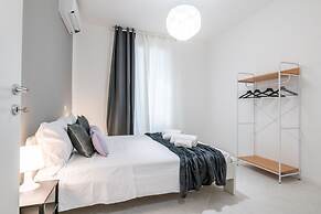 Chic Pop Apartment in Livorno