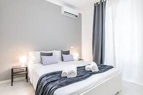 Chic Pop Apartment in Livorno