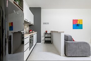 Chic Pop Apartment in Livorno