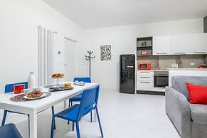 Chic Pop Apartment in Livorno