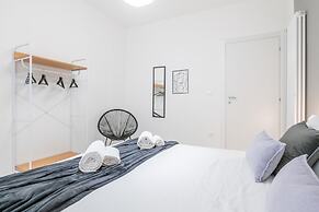 Chic Pop Apartment in Livorno